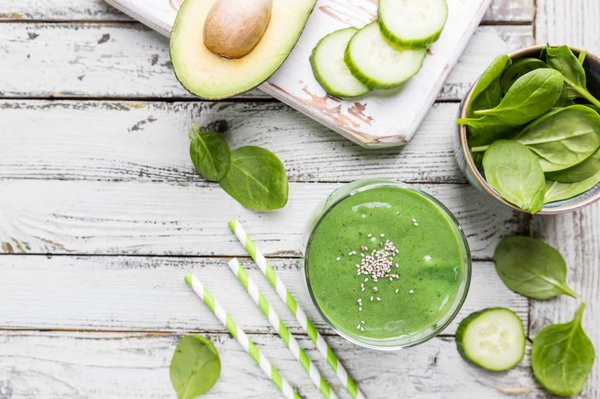 Comment préparer un smoothie bowl nutritionnellement complet pour un petit-déjeuner sain ?